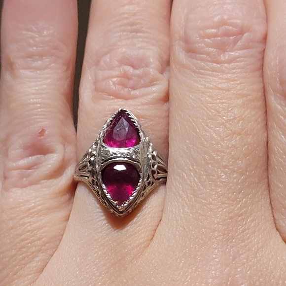 Beautiful Antique Toi et Moi Edwardian Ruby and Filigree White Gold Ring. - Picture 4 of 5
